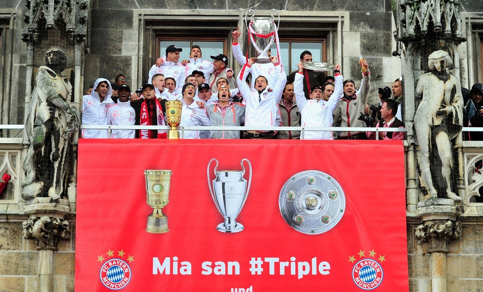 Cú ăn 3 là gì? Những đội bóng đoạt cú ăn 3 nhiều nhất lịch sử